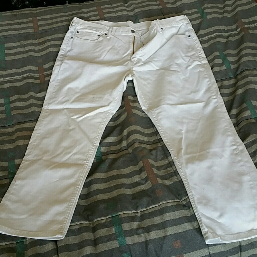 White levi pants new